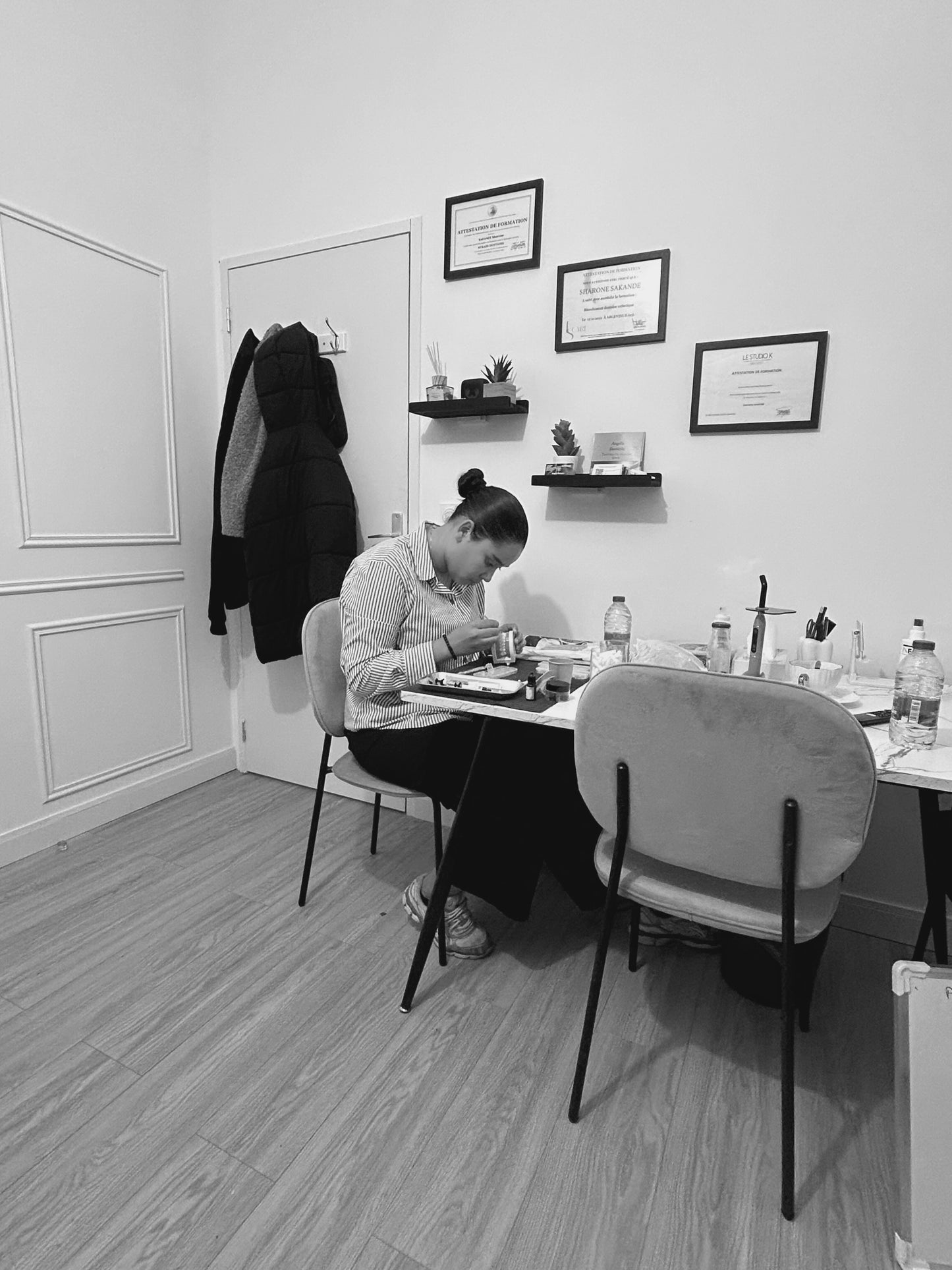 FORMATION 2 EN 1 – BLANCHIMENT + STRASS DENTAIRE