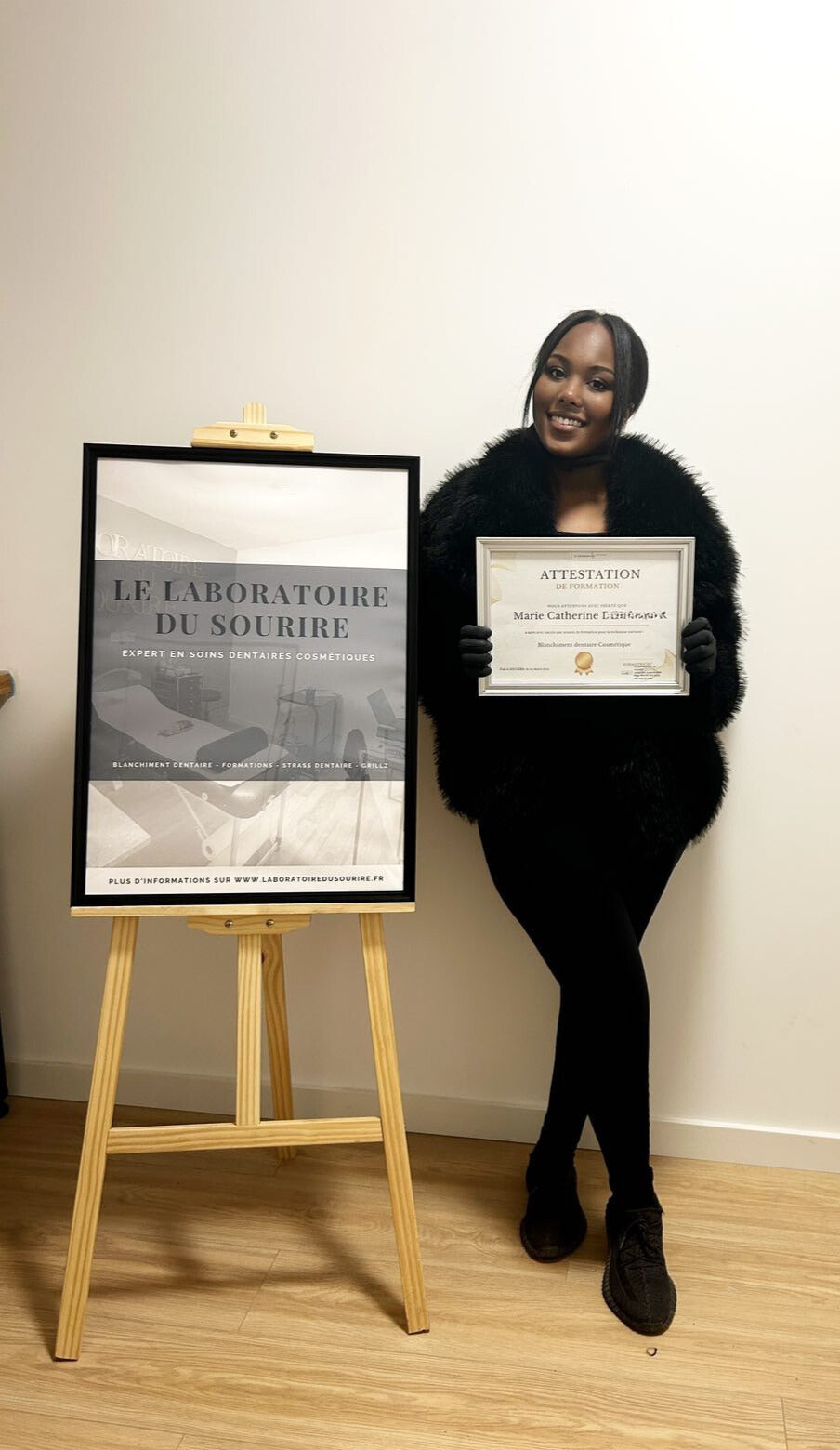 FORMATION 2 EN 1 – BLANCHIMENT + STRASS DENTAIRE